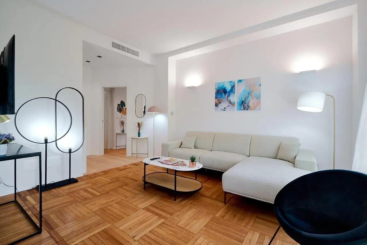 Apartment Repubblica Suite Iii-Hosted By Sweetstay Milan Italy