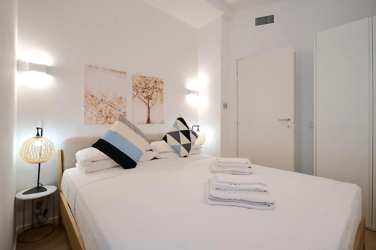 Apartment Repubblica Suite Iii-Hosted By Sweetstay Milan