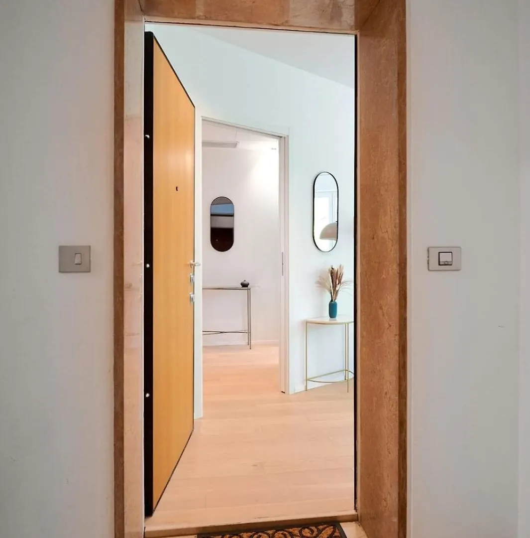 Apartment Repubblica Suite Iii-Hosted By Sweetstay Milan