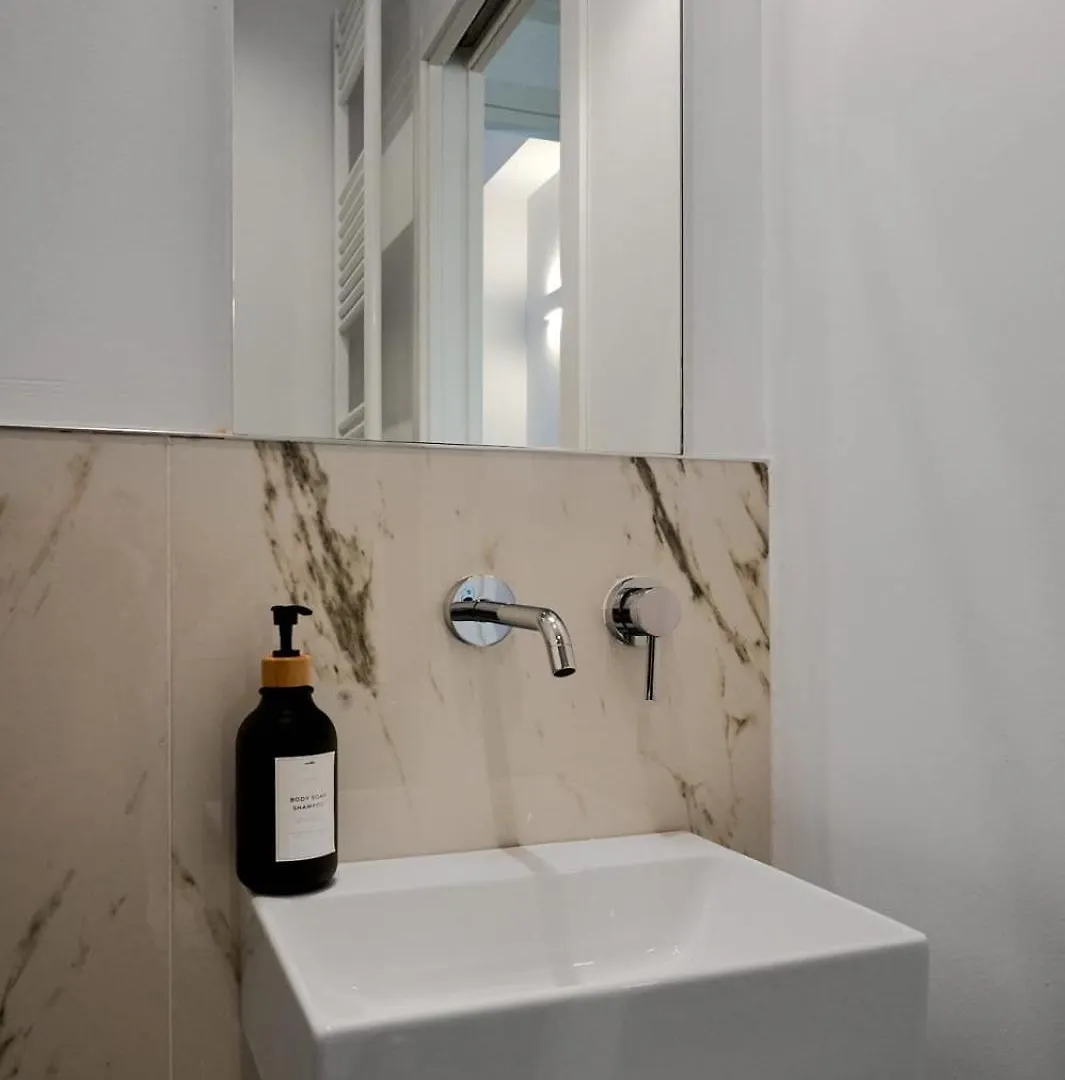 Apartment Repubblica Suite Iii-Hosted By Sweetstay Milan Italy